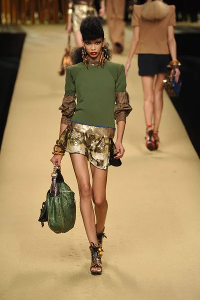 Look 28